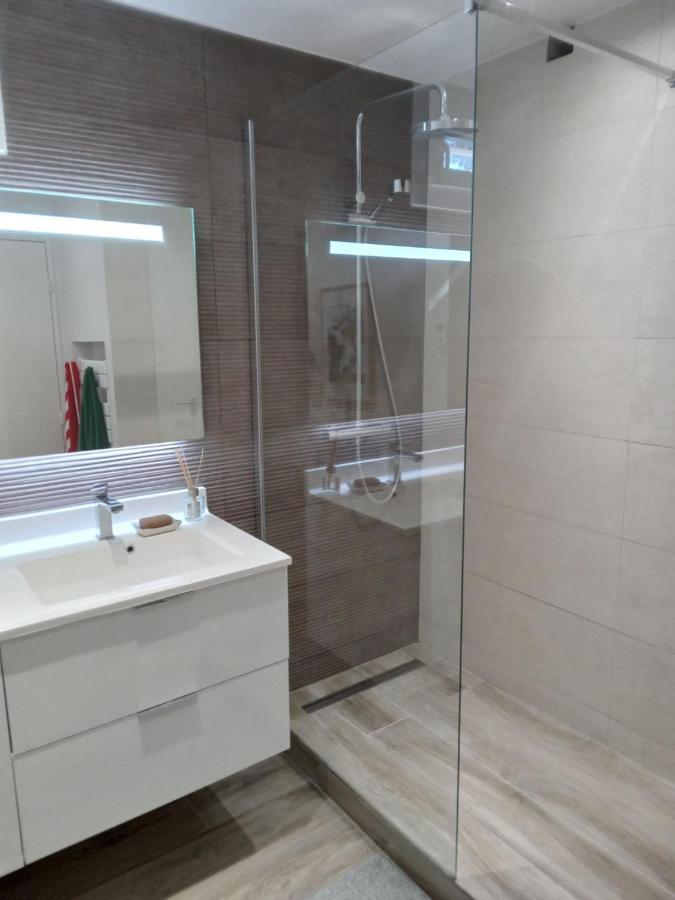 Superbe Appartement Piscine, Tennis, Vue Mer Et Decore Avec Gout Cassis Exterior foto